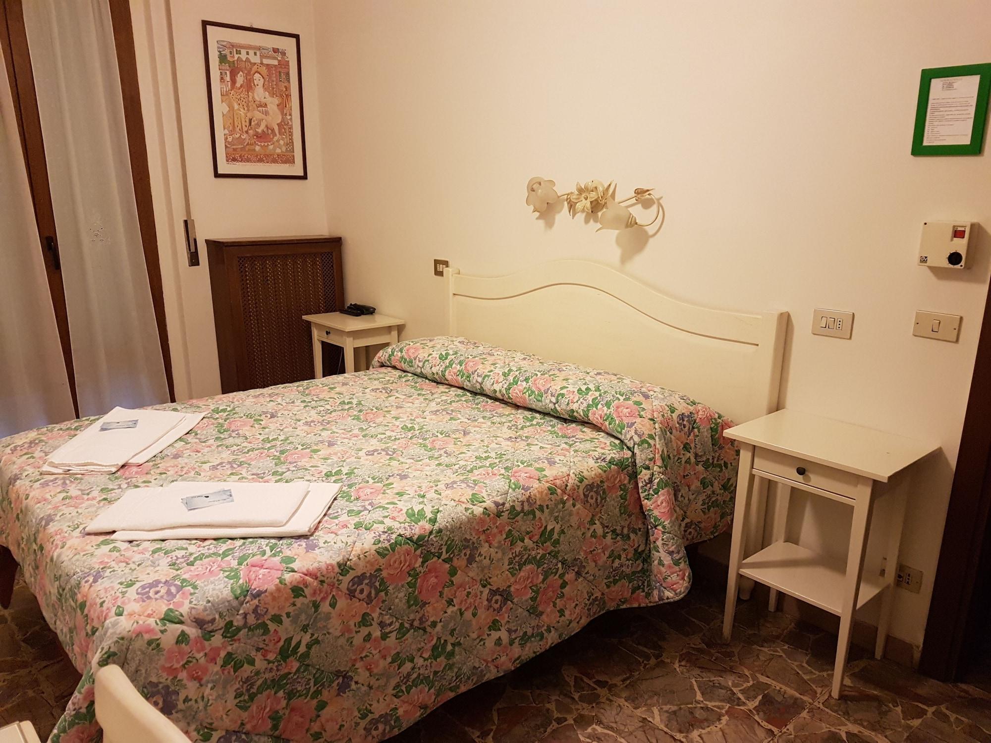 Albergo Sonia Florenţa Exterior foto