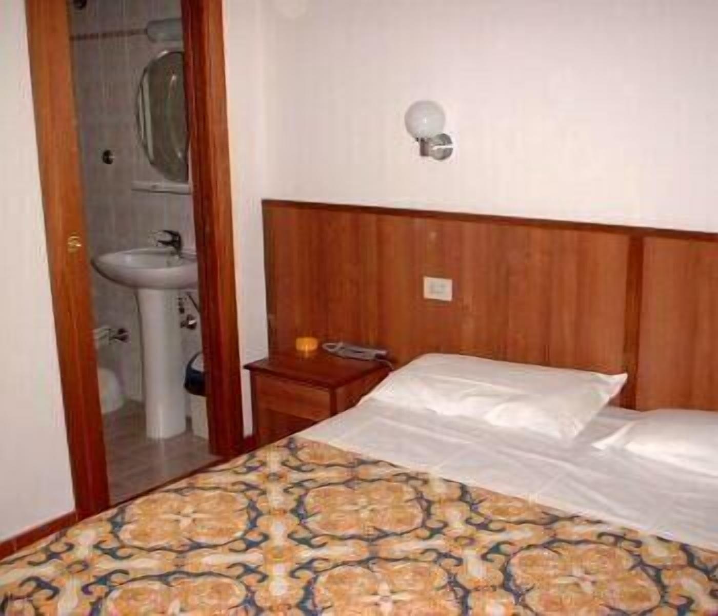 Albergo Sonia Florenţa Exterior foto