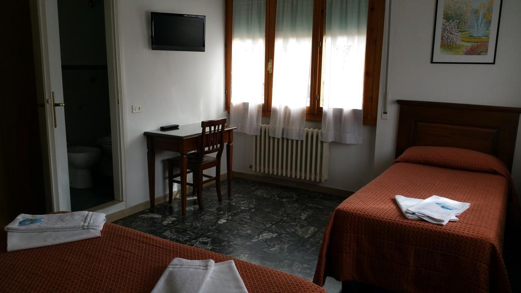 Albergo Sonia Florenţa Exterior foto